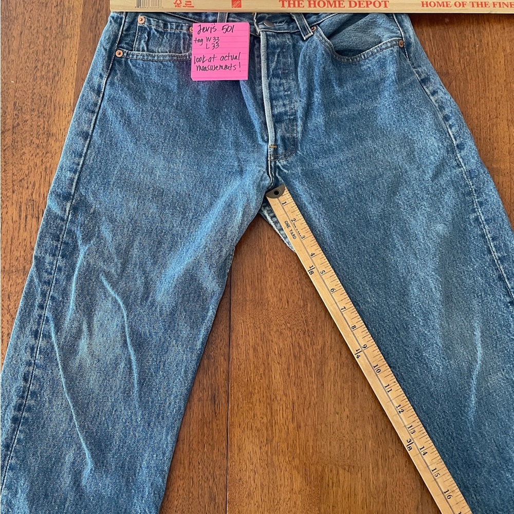 Levi's 501 straight leg. Classic. Chic.